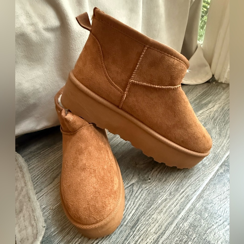 Mudd - Y2K - Tan Faux Fur Lined Boots - SZ 10 - NWT